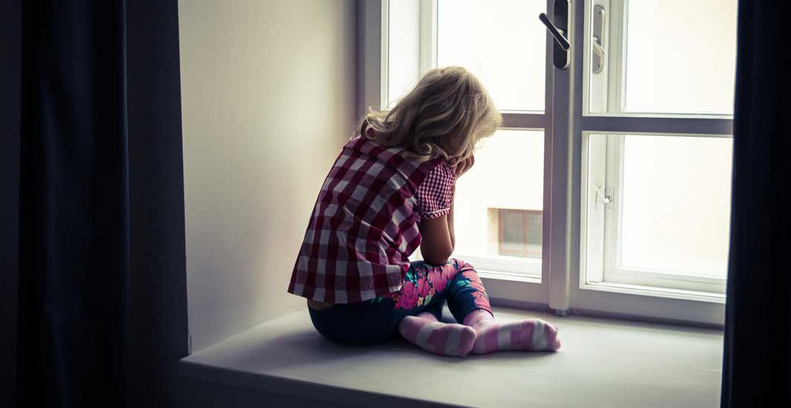 خاطرات بد و ناگوار کودکی به چهار طریق هنگام بزرگسالی روی ما تاثیر می‌گذارد